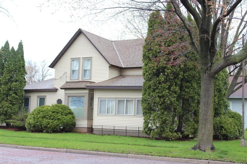 1407 Desoto Ave N, Glencoe, MN 55336