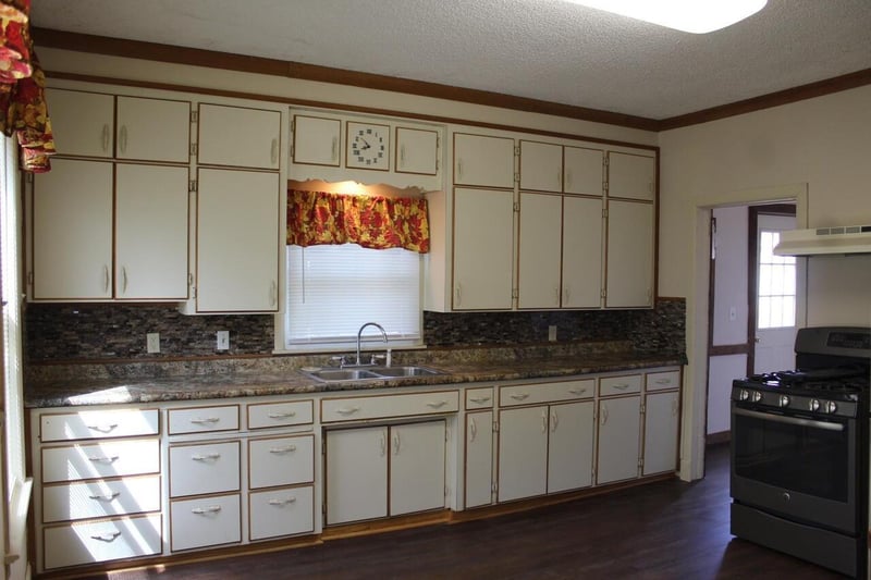 1407 Desoto Ave N, Glencoe, MN 55336