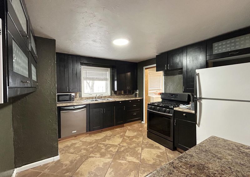 1900 22nd Dr SW, Austin, MN 55912