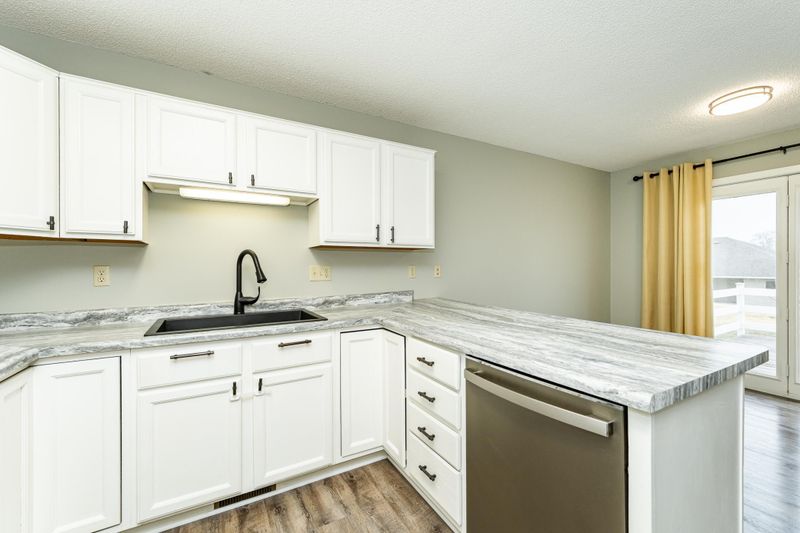 712 Memorial Dr, Spring Valley, MN 55975