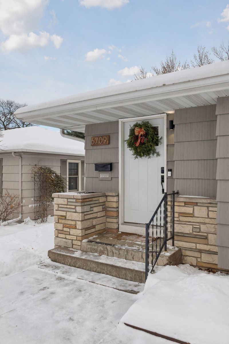 6709 Humboldt Ave S, Richfield, MN 55423