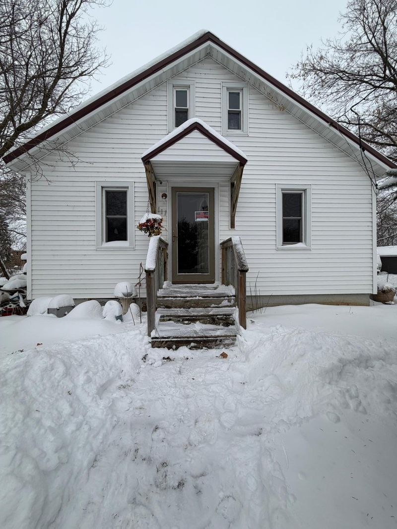 111 2nd Ave N, Pease, MN 56363