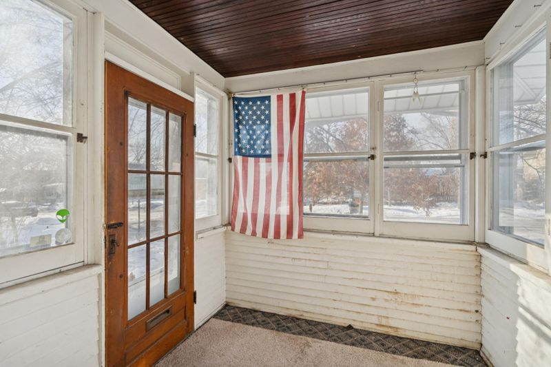 802 Howell St N, Saint Paul, MN 55104