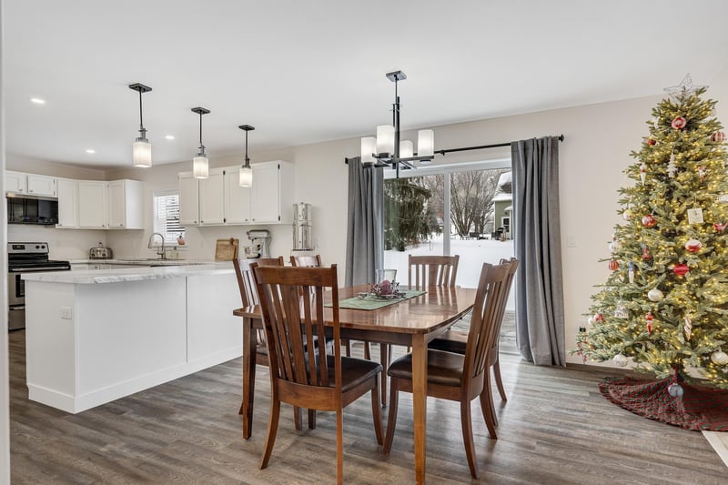 310 Maple Dr, Spring Grove, MN 55974