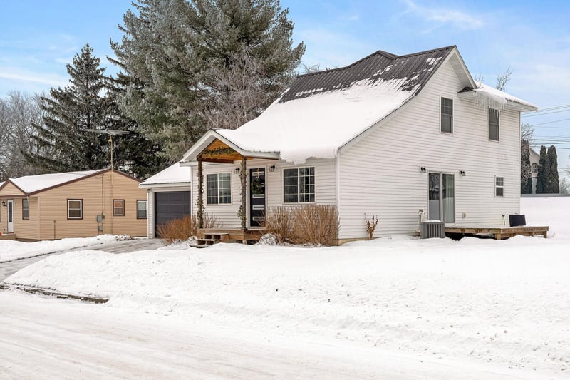 310 Maple Dr, Spring Grove, MN 55974