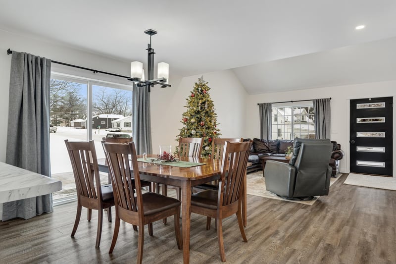 310 Maple Dr, Spring Grove, MN 55974