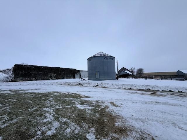 11984 South Prairie Dr, Caledonia, MN 55921