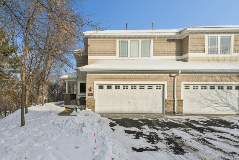 580 Sutherland Dr, Woodbury, MN 55129