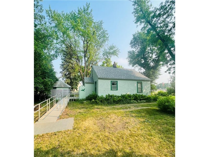 107 5th St, Donnelly, MN 56235