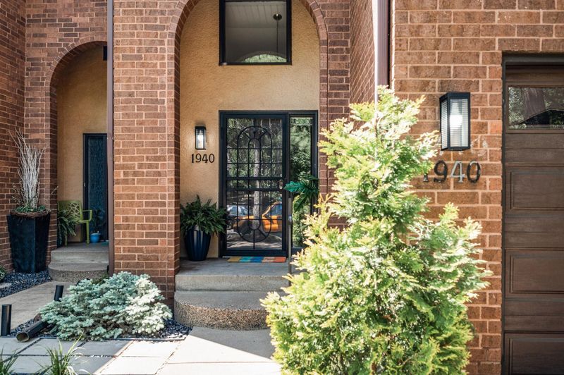 1940 Dupont Ave S, Minneapolis, MN 55403