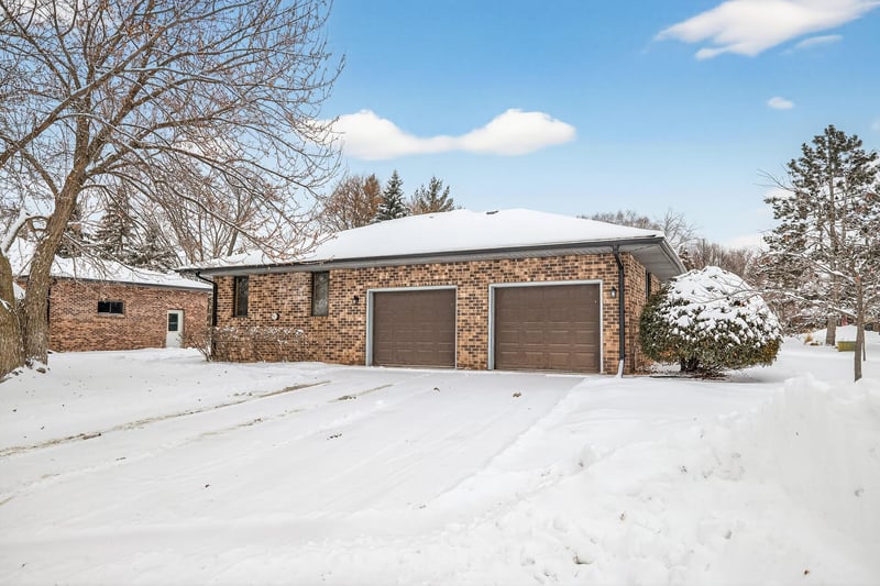 1885 Heather Ct, West Saint Paul, MN 55118