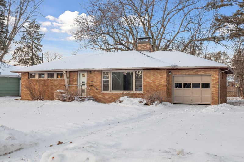 1887 Simpson St, Falcon Heights, MN 55113
