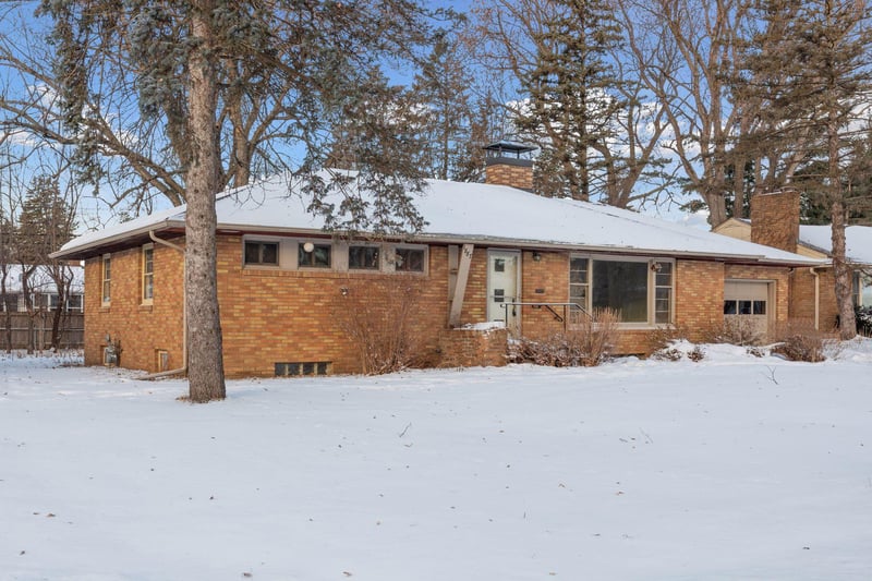 1887 Simpson St, Falcon Heights, MN 55113