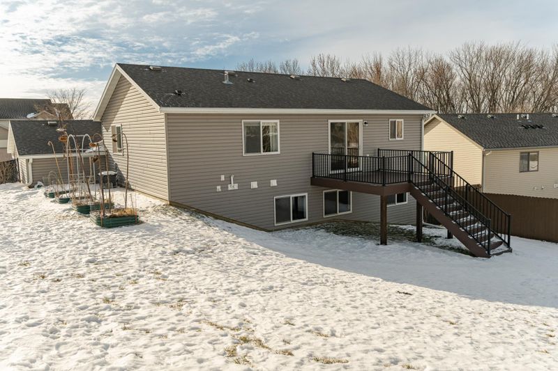 5077 Ridgeview Dr NW, Rochester, MN 55901