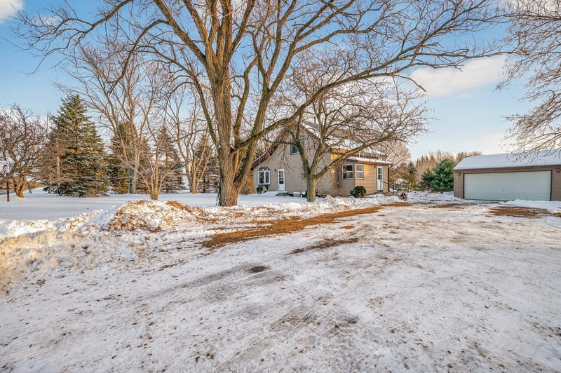 32 Viking Blvd NW, Cedar, MN 55011