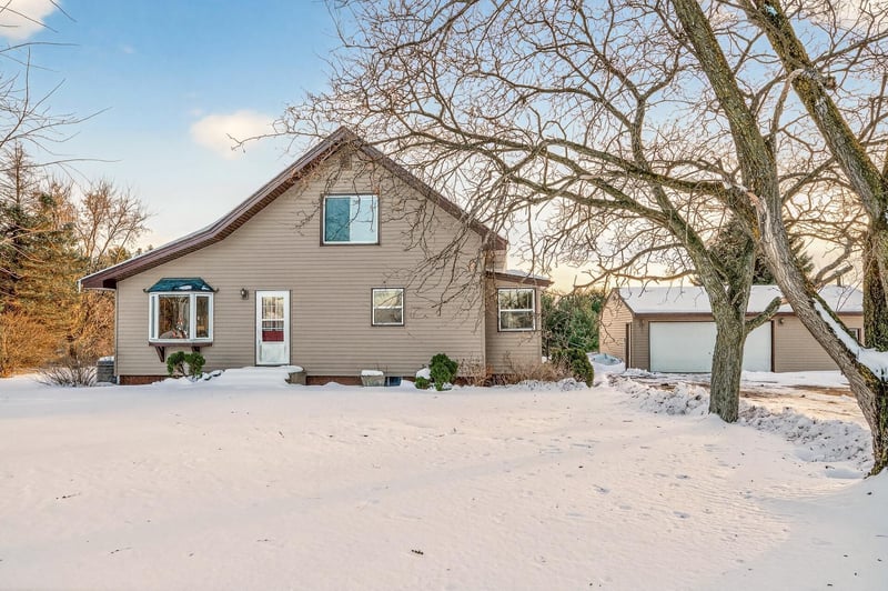 32 Viking Blvd NW, Cedar, MN 55011