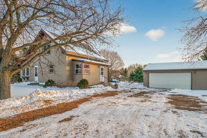 32 Viking Blvd NW, Cedar, MN 55011