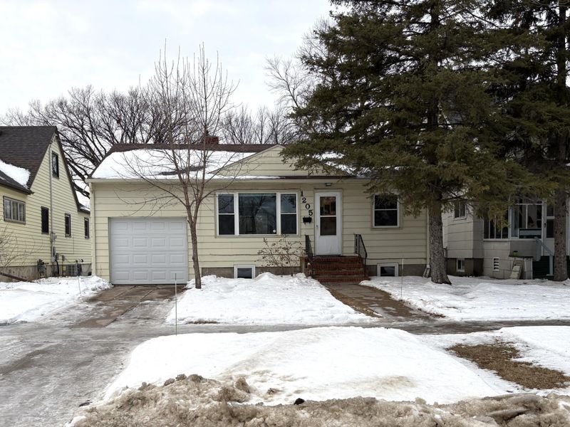 1205 6th St S, Moorhead, MN 56560