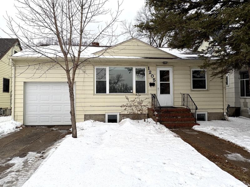 1205 6th St S, Moorhead, MN 56560