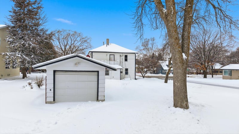 155 Excelsior Ave N, Annandale, MN 55302