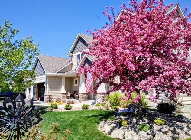 695 Rosa Ct, Eagan, MN 55123
