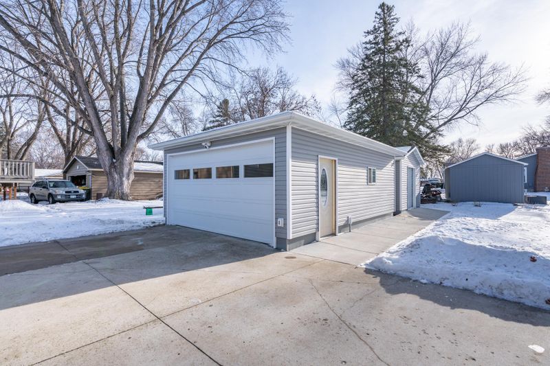 1211 13th Ave SW, Willmar, MN 56201