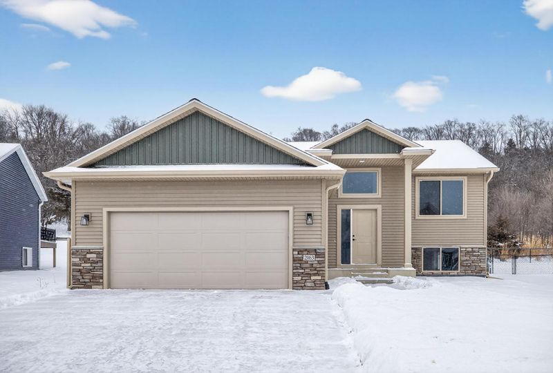 2163 Hadley Hills Dr NE, Rochester, MN 55906