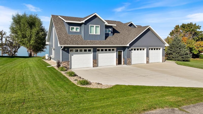 112 S Sunrise St, Hendricks, MN 56136