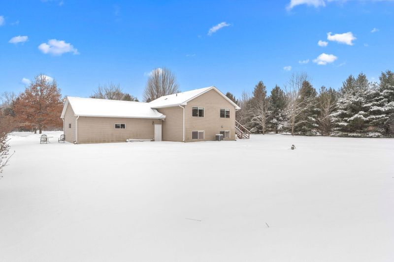 8628 380th St, North Branch, MN 55056