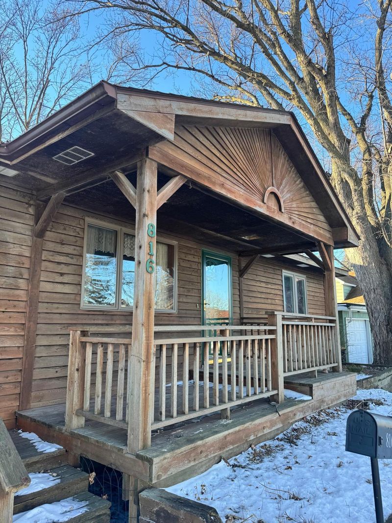 816 E 5th St, Blue Earth, MN 56013