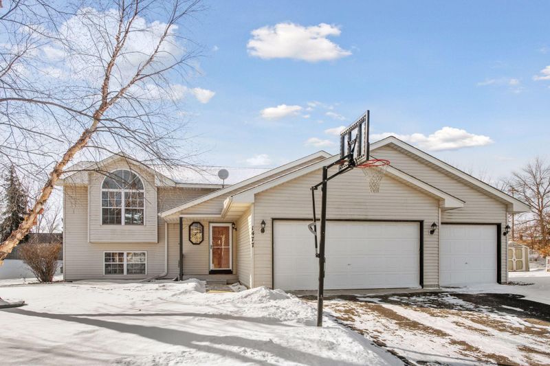 1477 Creekside Dr, Waconia, MN 55387