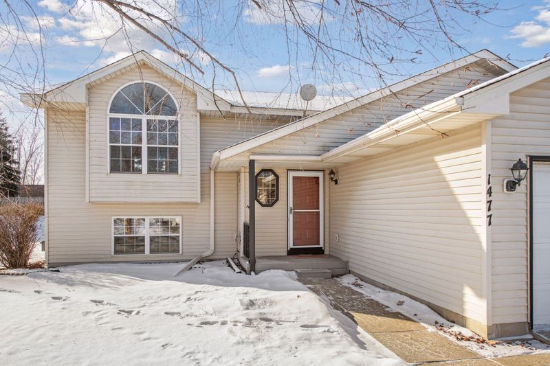 1477 Creekside Dr, Waconia, MN 55387