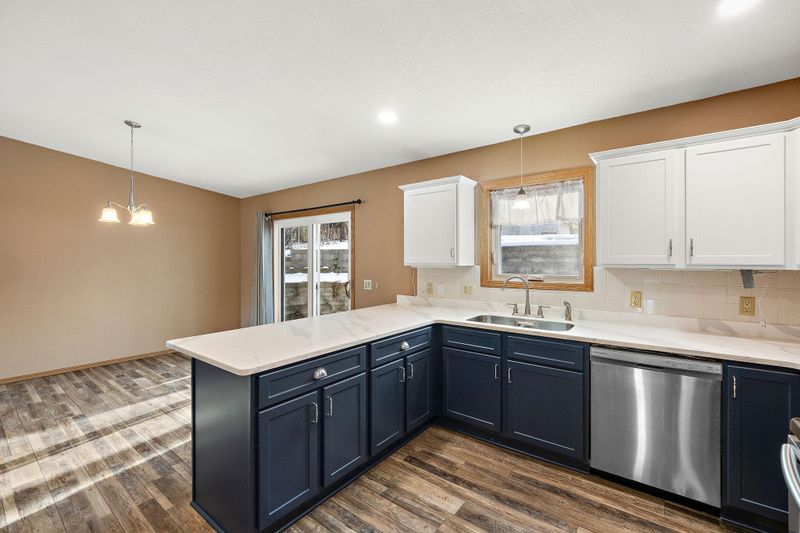 402 25th St SW, Rochester, MN 55902