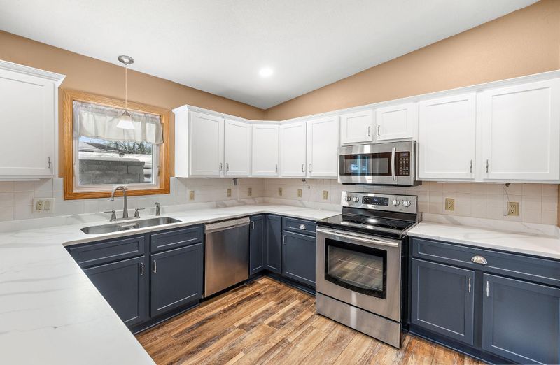 402 25th St SW, Rochester, MN 55902