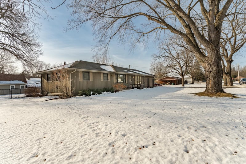 40 4th St NE, Oronoco, MN 55960