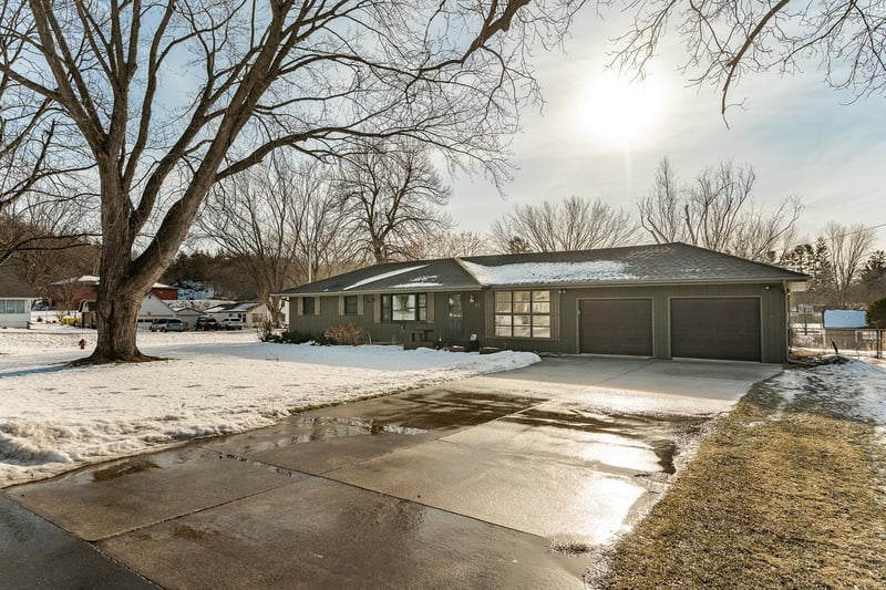 40 4th St NE, Oronoco, MN 55960