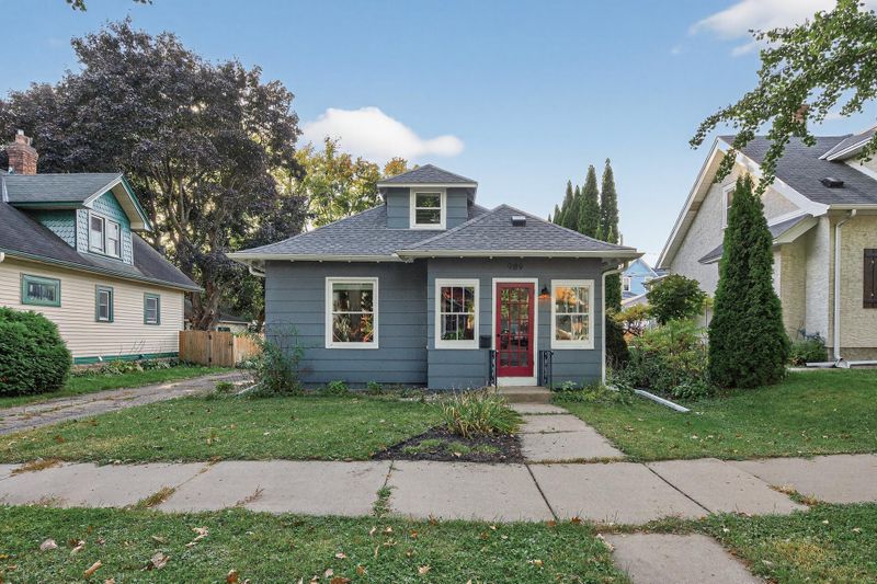989 Barrett St, Saint Paul, MN 55103