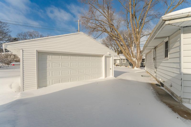 2327 14th Ave NW, Rochester, MN 55901