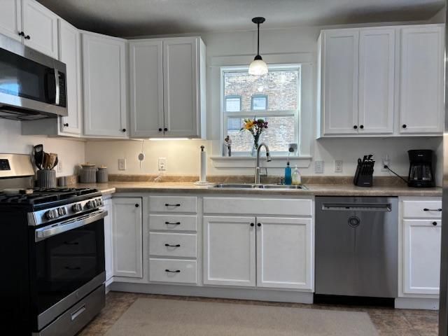 1007 Hudson Rd, Saint Paul, MN 55106
