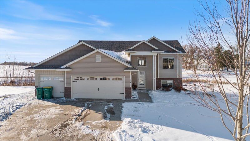 1663 Hidden Trl, Mayer, MN 55360