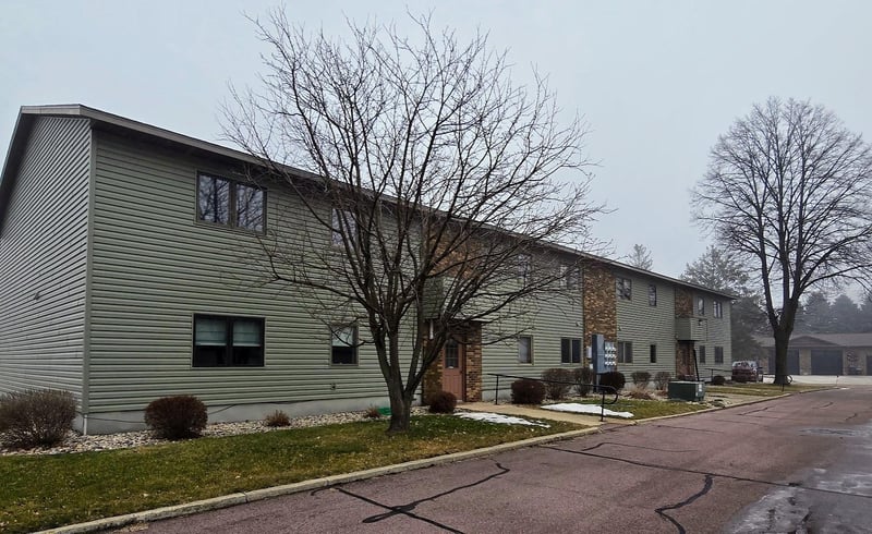 612 7th St NE #6, Pipestone, MN 56164