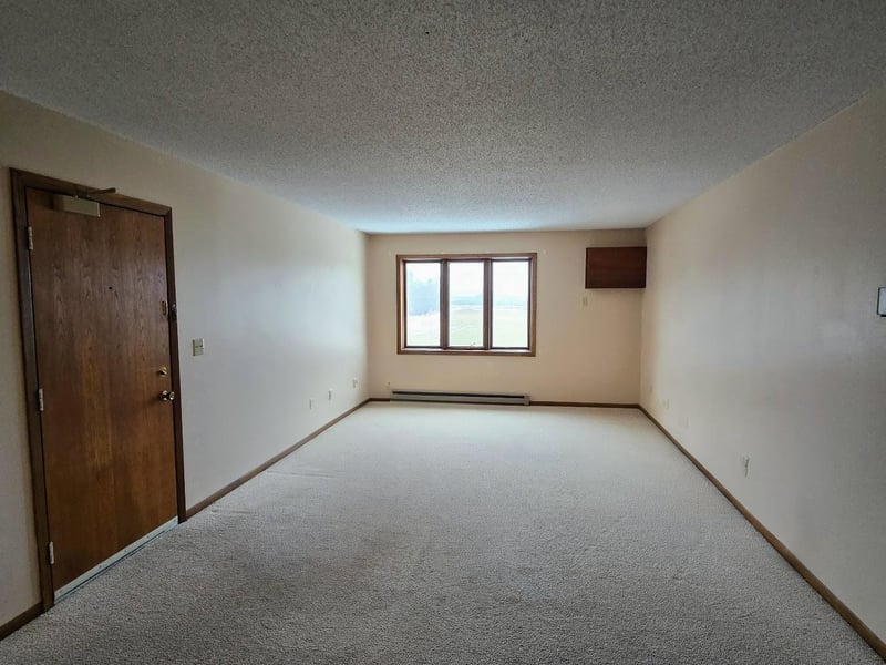 612 7th St NE #6, Pipestone, MN 56164