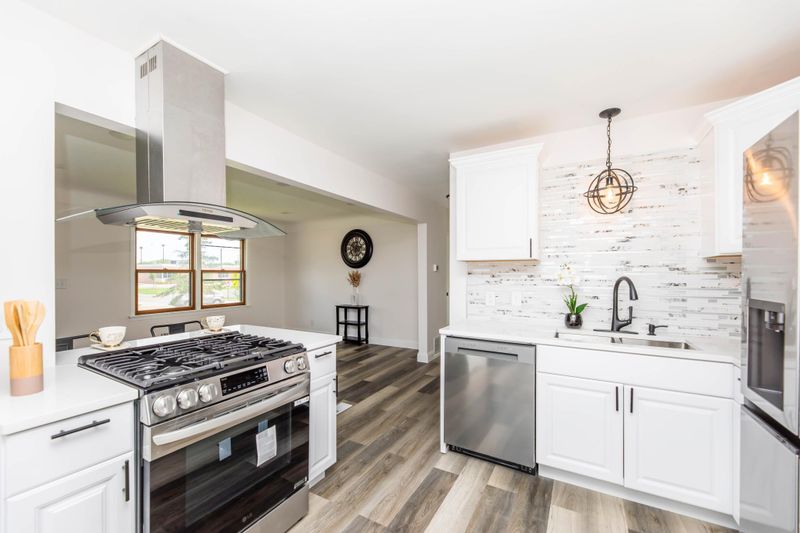 2454 Long Lake Rd, New Brighton, MN 55112