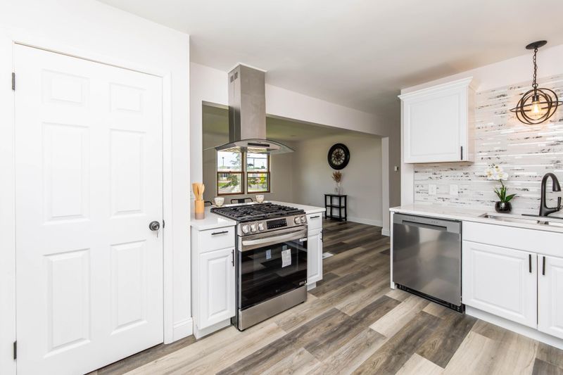 2454 Long Lake Rd, New Brighton, MN 55112