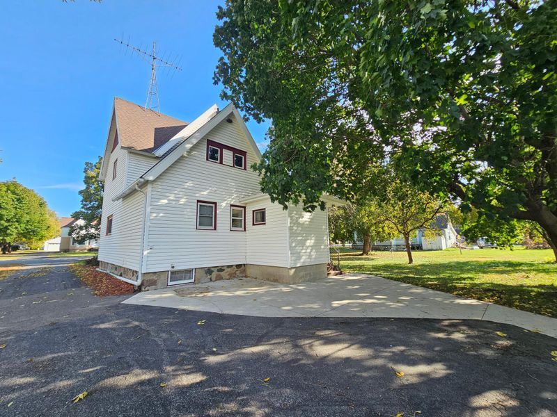 630 Mowbray St, Stewart, MN 55385