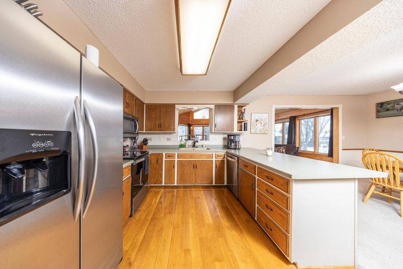 225 Cardinal Ln, Chaska, MN 55318