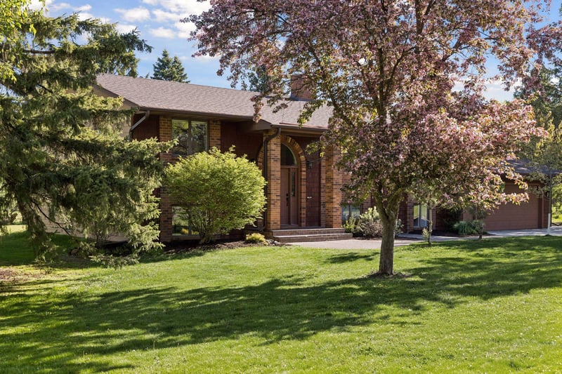 7 Doral Rd, Dellwood, MN 55110