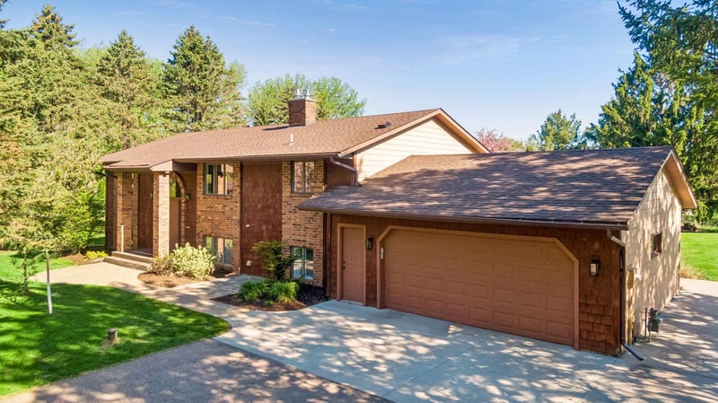 7 Doral Rd, Dellwood, MN 55110