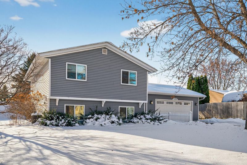 5128 Martin Dr, Monticello, MN 55362