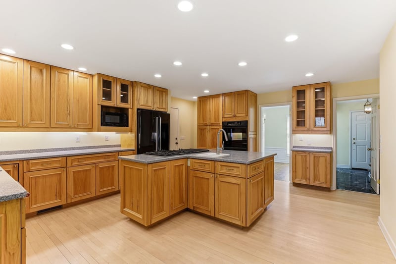 1611 Sumter Ave N, Golden Valley, MN 55427